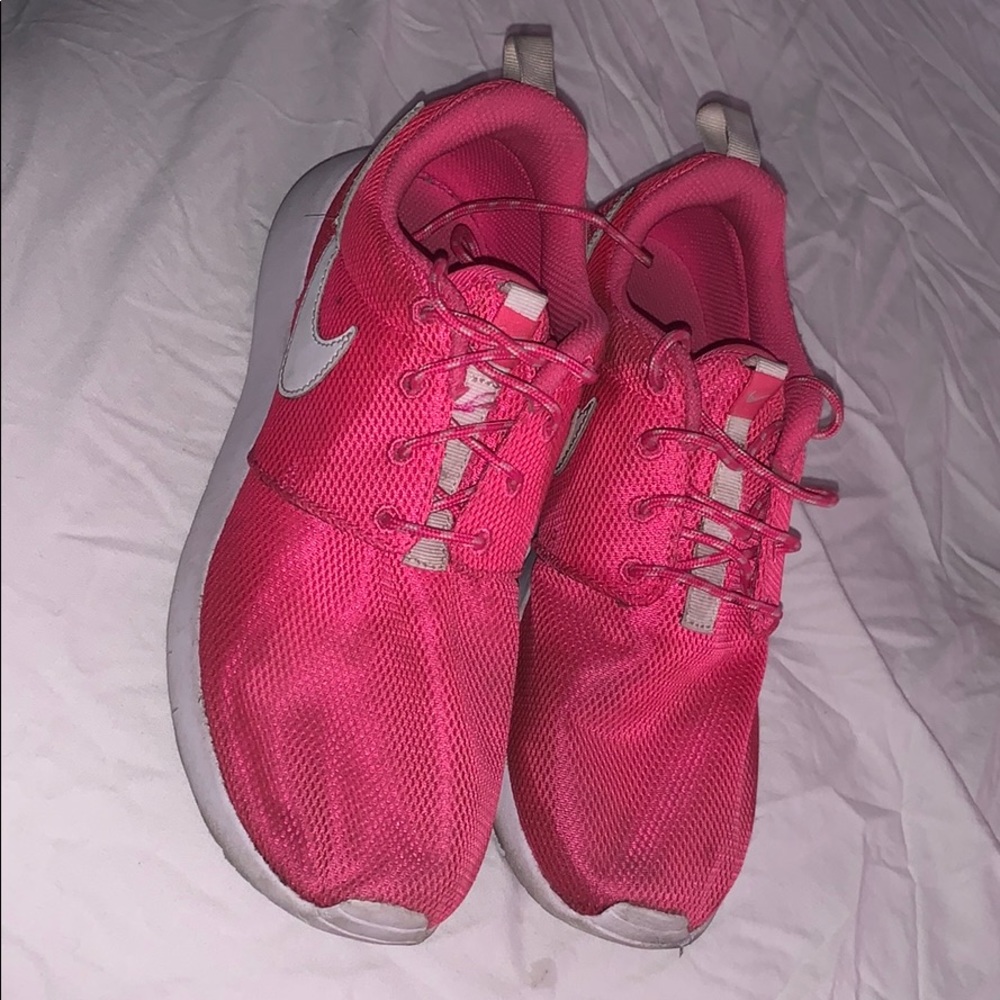 Neon Pink Nike Roshe’s
